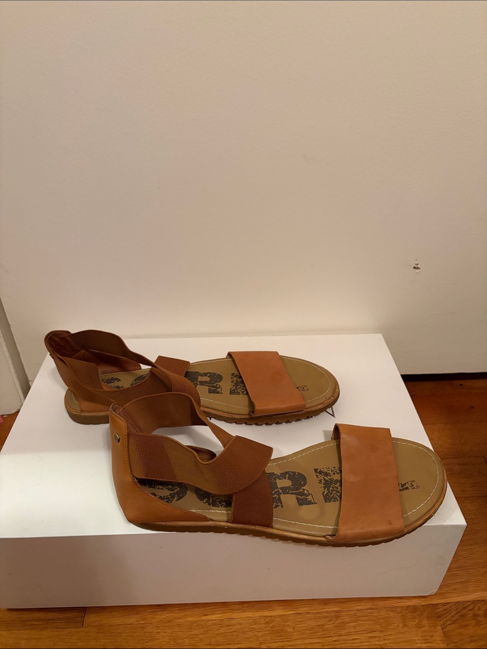 Sorel Chestnut Tan Leather Elastic-Strap Sandals